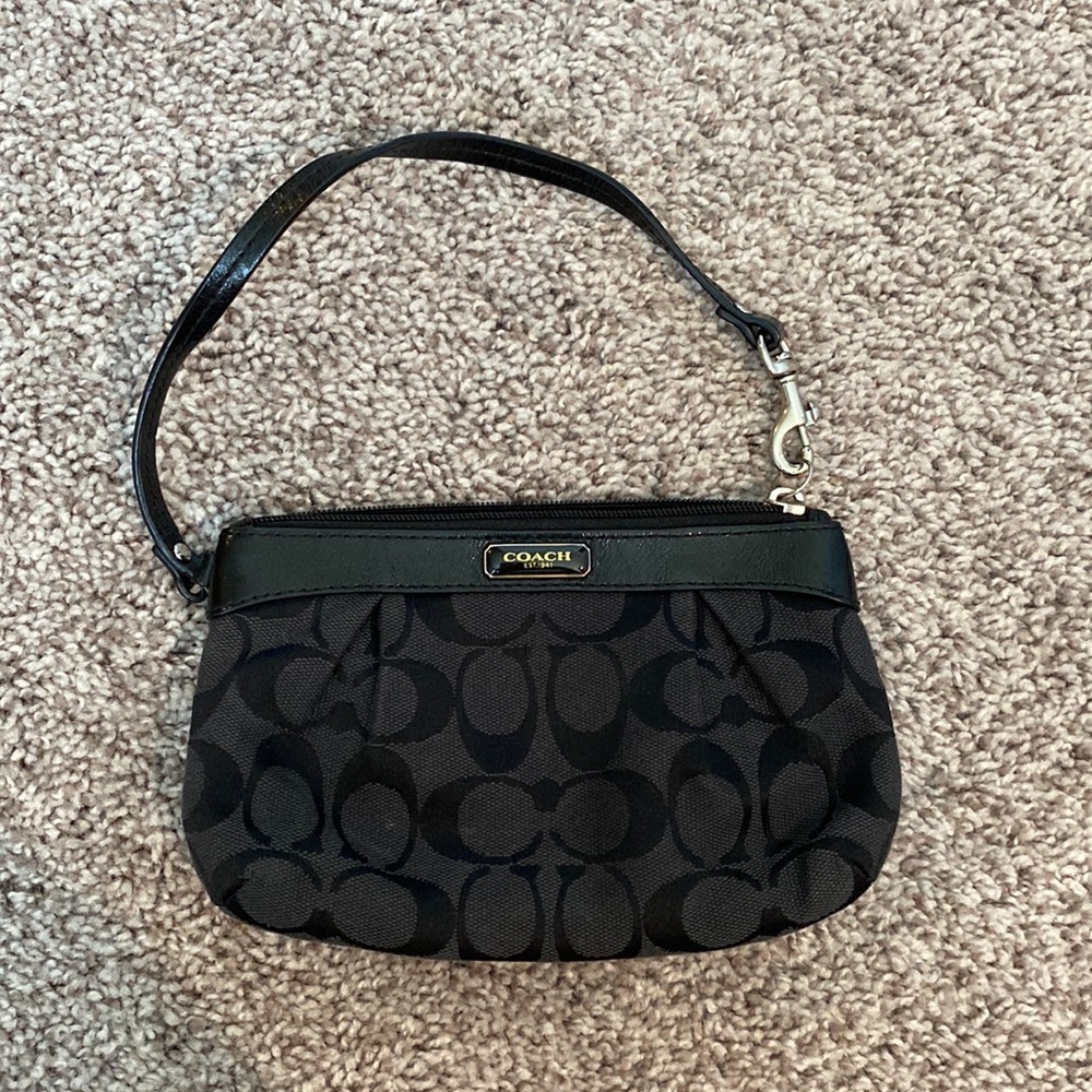 Black Coach Wristlet bag with “c” emblem.